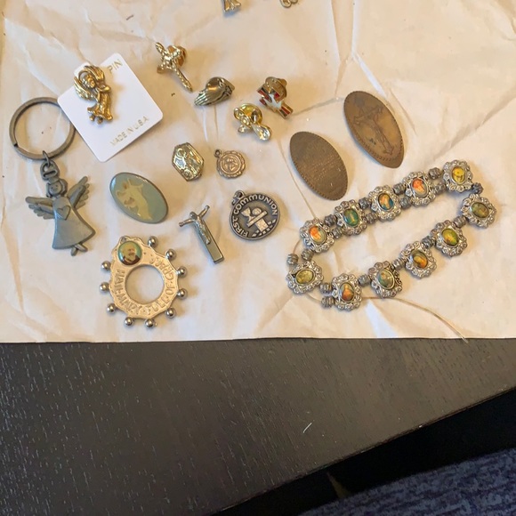 Religious items - Picture 2 of 6